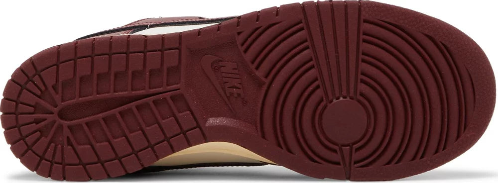 Dunk Low SE Sisterhood – Team Red