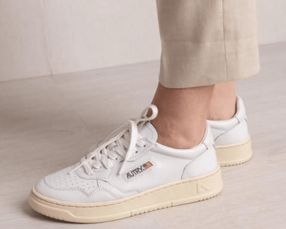 Autry Medalist Low All White Leather