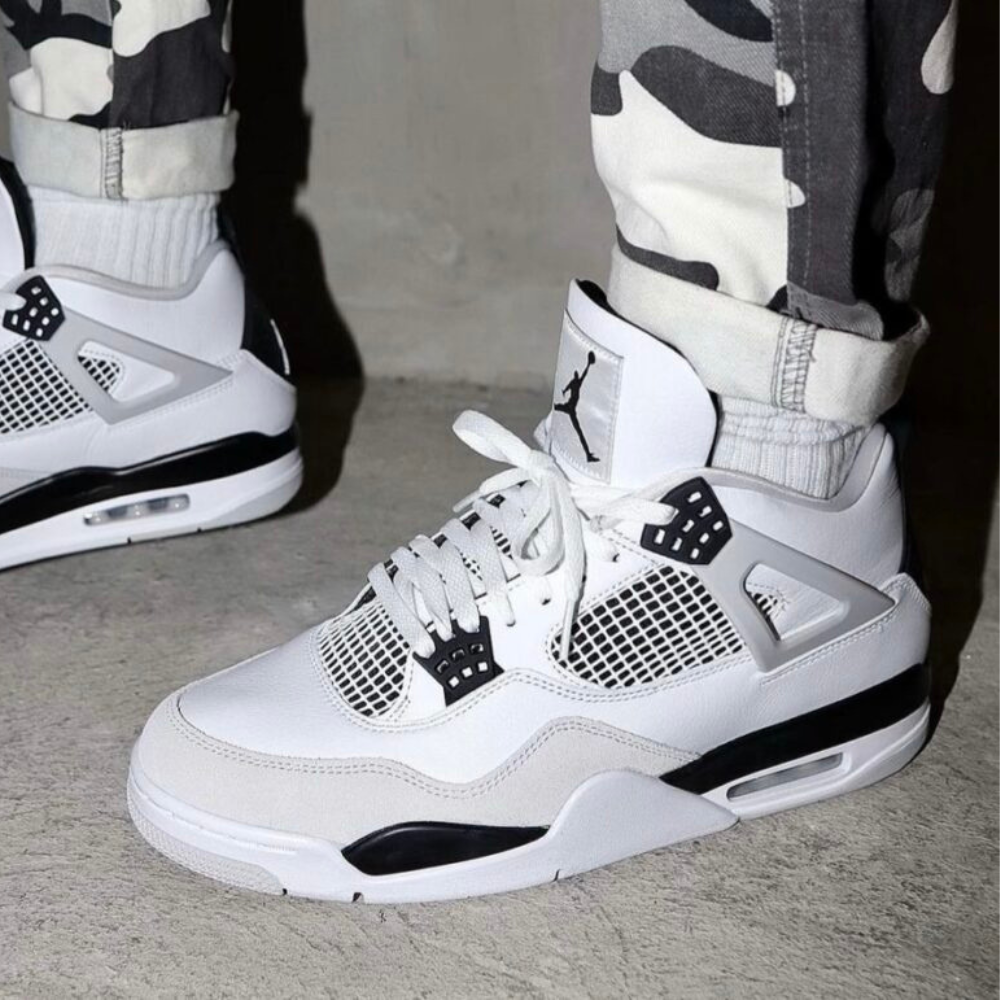 Nike Air Jordan | Air Jordan 4 Retro Military Black