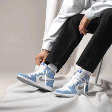 Nike Air Jordan 1 Retro Hyper Royal