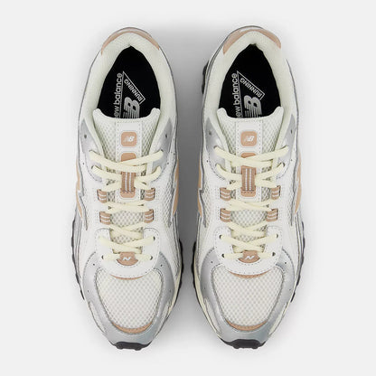 NEW BALANCE 204L - SILVER METALLIC with FLAT TAUPE